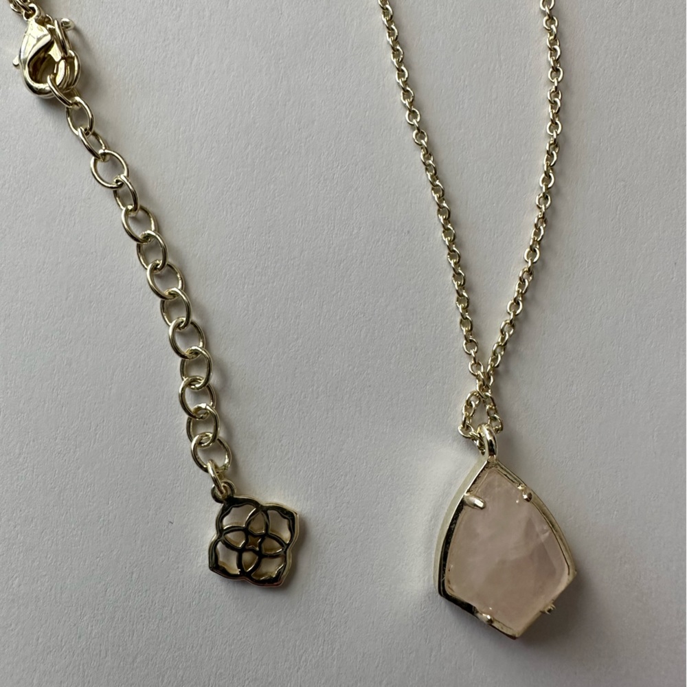 Kendra Scott necklace